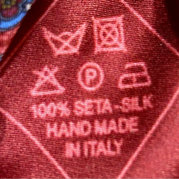 Brioni Red Floral Medallion Silk Tie – Hand Made in Italy - Picture 3 of 5